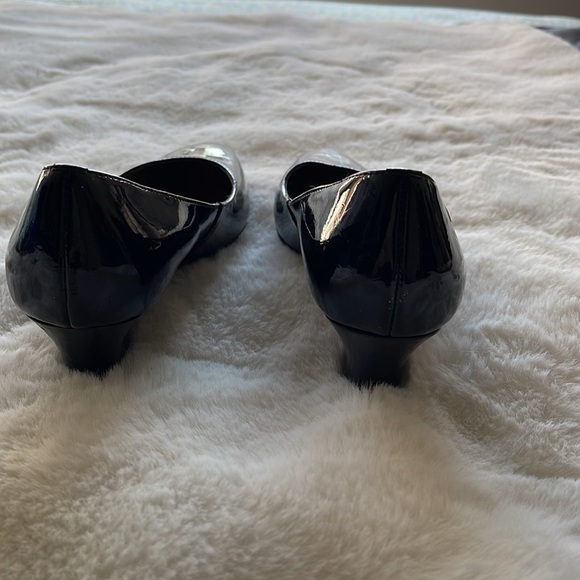 Étienne Aigner patent leather Kitty wedges - Picture 6 of 6